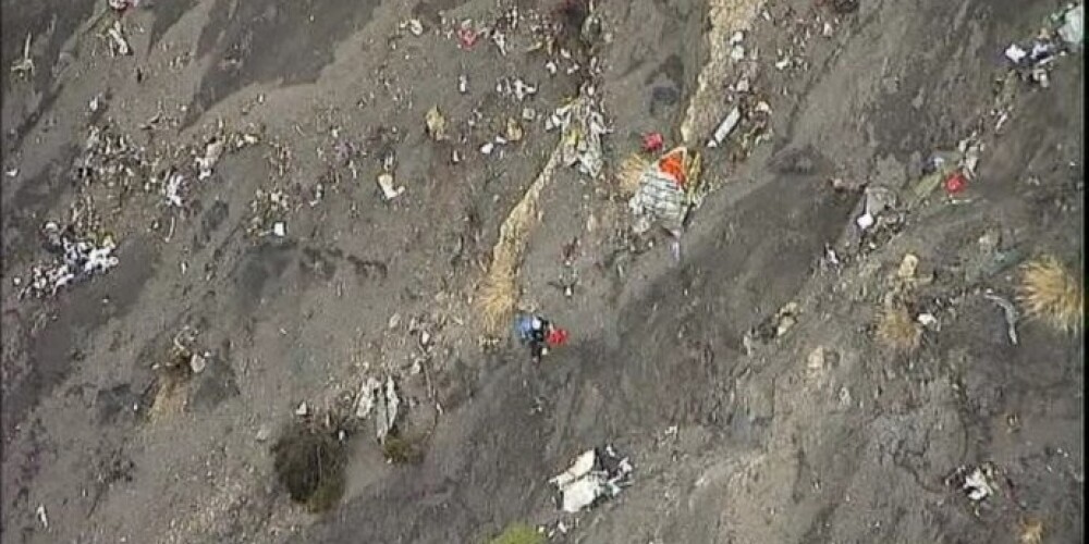 Tā izskatās aviokatastrofas vietā Alpos. Lidmašīna sarauta mazos gabalos. FOTO