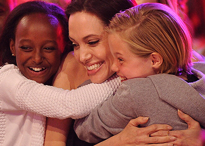 Анджелина Джоли впервые вышла в свет после операции