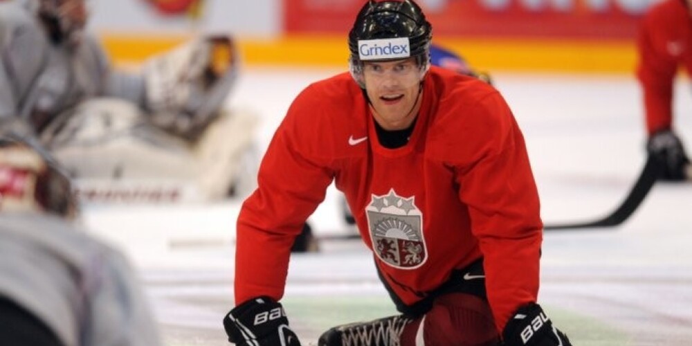 Jānis Sprukts šosezon paguvis uzspēlēt gan KHL, gan Šveices virslīgā un pirmajā līgā.