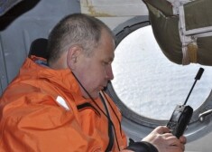 В четверг вертолет Ми-8, вылетевший из Магадана, последний раз обследует территорию с воздуха по пути на Камчатку
