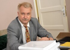 Valsts kancelejas direktore iesniegusi prasības pieteikumu tiesā pret Romualdu Vonsoviču.