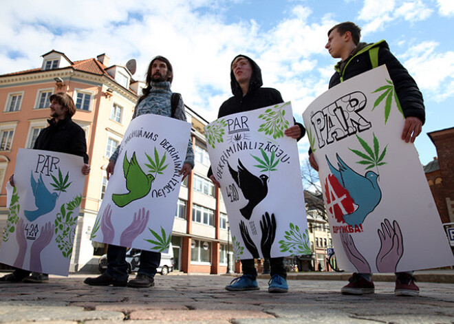 Marihuānas dekriminalizācijas pasākums pulcē maz interesentu. FOTO