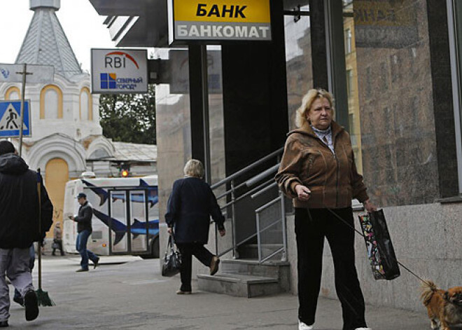 Pieci miljoni Krievijas iedzīvotāju vairs nespēj atmaksāt paņemtos kredītus