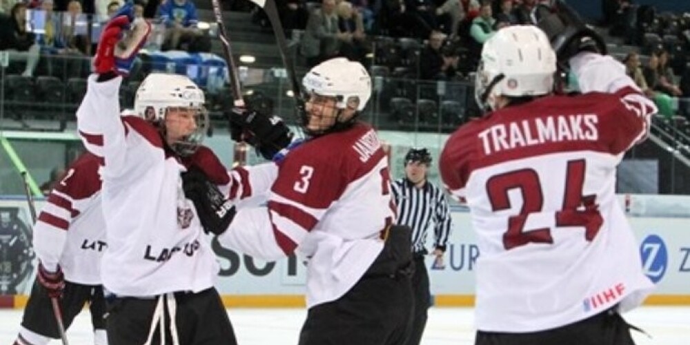 U-18 hokejistiem pārliecinoša uzvara pirmajā spēlē par palikšanu augstākajā divīzijā