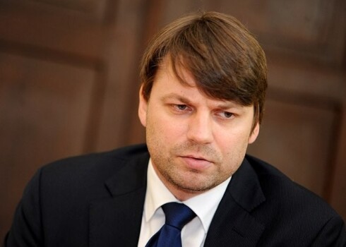 Единственный способ справиться с проблемой — изменить отношение общества к алкоголю, считает нейрохирург Ренарс Путниньш