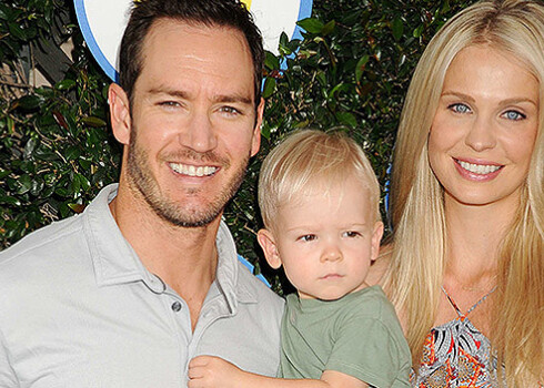 Marks Pols Goselārs ar sievu Katrionu Makginu un 2 gadus veco dēlu Dereku Edvardu. Pāris audzina arī vienu gadu vecu meitu Lešlinu, kā arī Goselāram ir divi bērni no pirmās laulības.