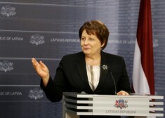 На просьбу прокомментировать падение доверия к ней со стороны общества, Страуюма ответила, что это может быть связано с неприятием электората партии "Согласие"