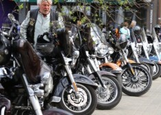 "Harley Owners Group Riga Chapter Latvia" motoklubs atzīmēja 10.dzimšanas dienu, Līvu laukumā organizējot svinības pašiem sev, rīdziniekiem un pilsētas viesiem.