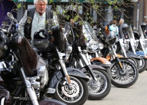 "Harley Davidson" moču cienītāji svinībās pierūcina Vecrīgu. FOTOREPORTĀŽA