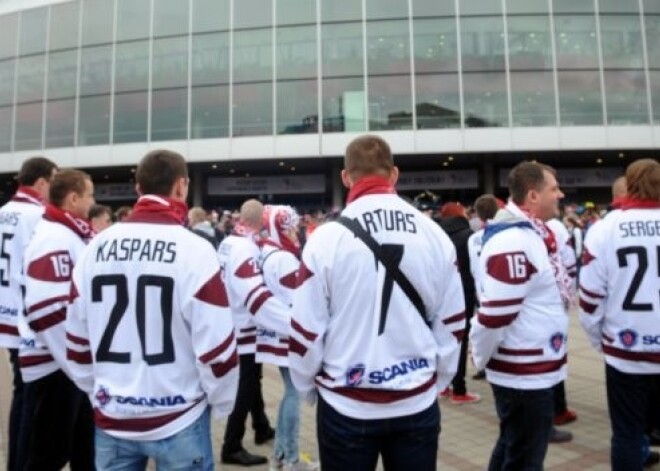 Latvijas hokejistu spēles šogad skatīsies tikai uzticīgākie fani, liecina aptauja