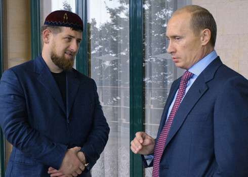 Marta sākumā Putins Čečenijas līderim pasniedza Goda ordeni par "darba sasniegumiem, aktīvu sabiedrisko darbību un ilggadēju apzinīgu darbu".