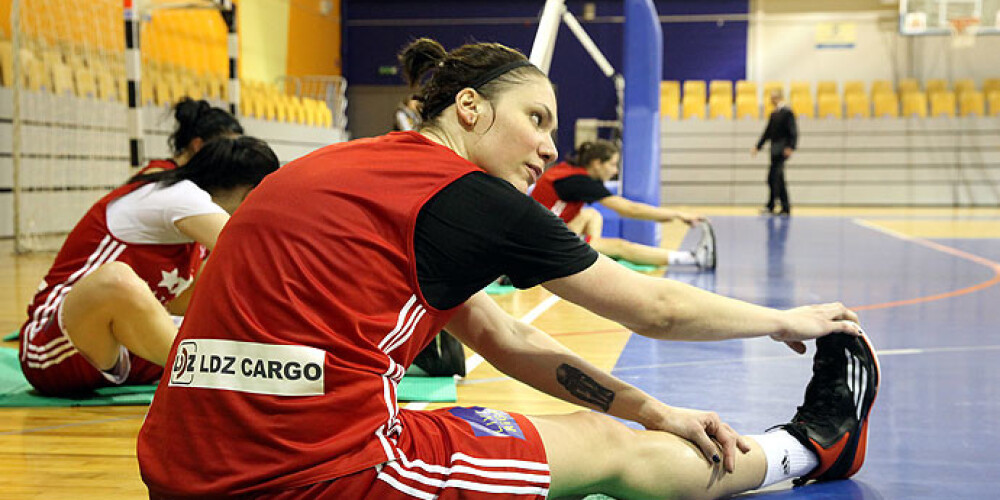 Sieviešu basketbola izlase gatavojas Eiropas čempionātam bez Jēkabsones-Žogotas. FOTO