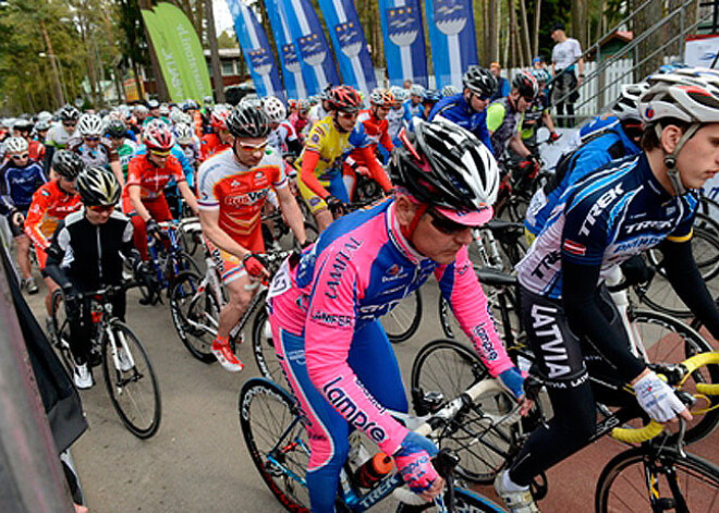 Neatkarības dienas velobraucienā 3 000 dalībnieki atbalsta bērnu namu „Sprīdītis”. FOTO