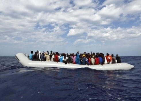 Тысячи беженцев на лодках отправляются искать сытой жизни в других странах