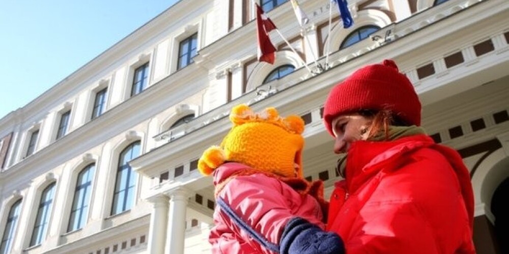 Латвия в "мамочкином индексе" значительно отстает от Эстонии и Литвы