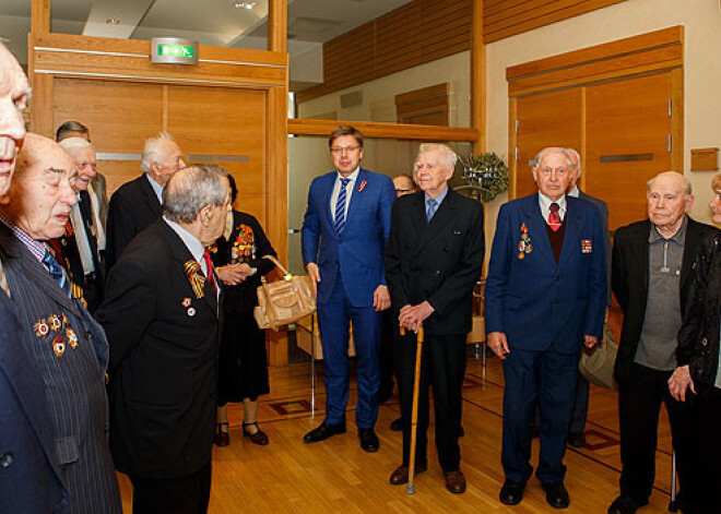 Ušakovs Rātsnamā uzņem 130. latviešu strēlnieku korpusa veterānus. FOTO