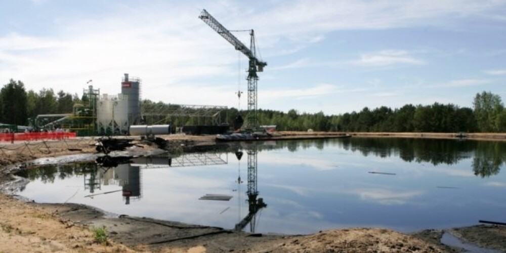 Договор с ООО Skonto būve о санации Инчукалнских гудронных прудов был заключен в сентябре 2010 года и предусматривал финансирование в размере 28,49 млн евро