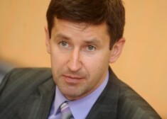 Первые результаты работы своего форума Домбровский готов представить обществу в начале осени