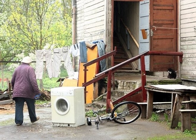 Из аварийного дома на улице Буру выгнали жильцов. ФОТО