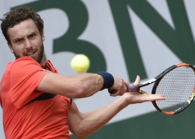 Gulbis Francijas atklāto čempionātu sāk ar uzvaru pār Sijslingu