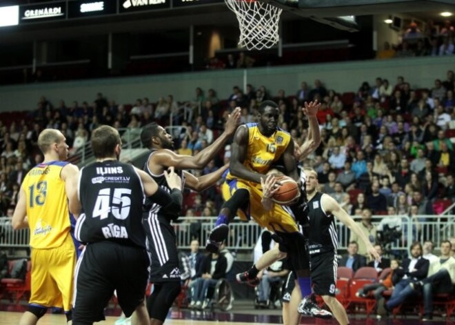 "VEF Rīga" basketbolisti nonāk uzvaras attālumā no LBL čempiones titula