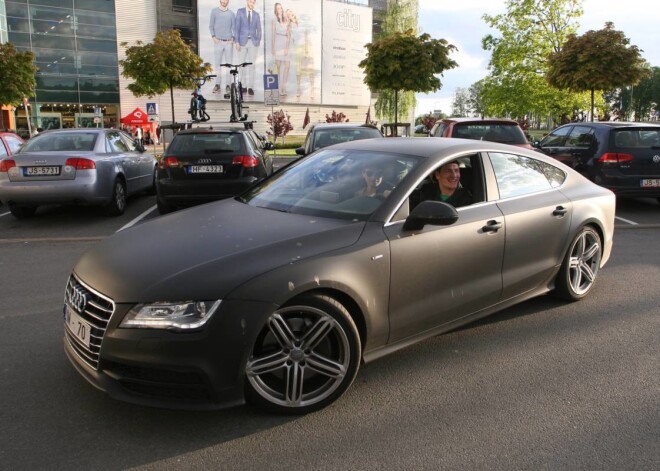 Rīgas  „Dinamo” un Latvijas izlases hokejista ,Mika Indraša auto Audi A7 Sportback.