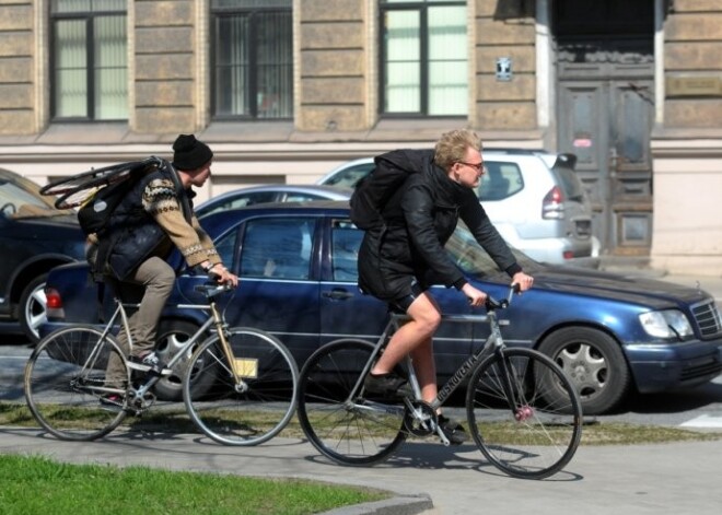 Pieņemti jauni ceļu satiksmes noteikumi riteņbraucējiem