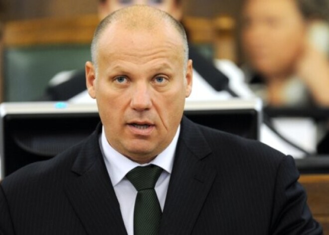 На пост министра обороны кандидатами могут стать Бергманис и Страуме