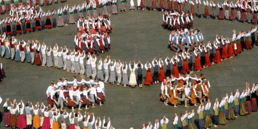 Большинство билетов на Праздник песни и танца школьной молодежи было раскуплено за первые два дня