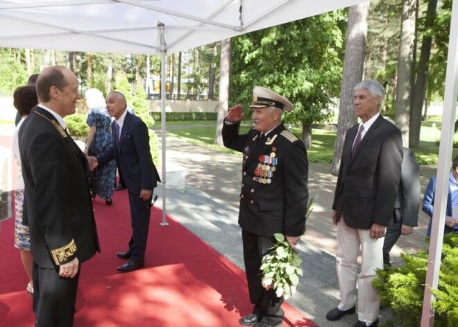 2015. gada 12. jūnijā Krievijas Federācijas vēstnieka Aleksandra Vešņakova rezidencē Jūrmalā tika atzīmēta Krievijas diena.