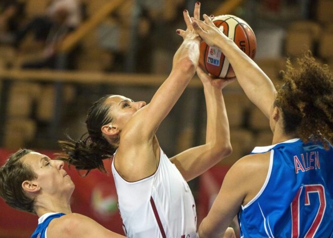 Latvijas izlases basketbolistes uzvar Lielbritāniju