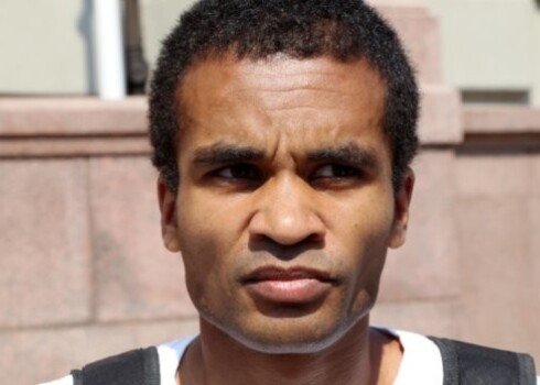 Beness Aijo uzskata, ka Latvija negrib, lai tās iedzīvotāji brauktu aizstāvēt Donbasu, jo Latvija "ar putām uz lūpām aizstāv Ukrainas huntu.