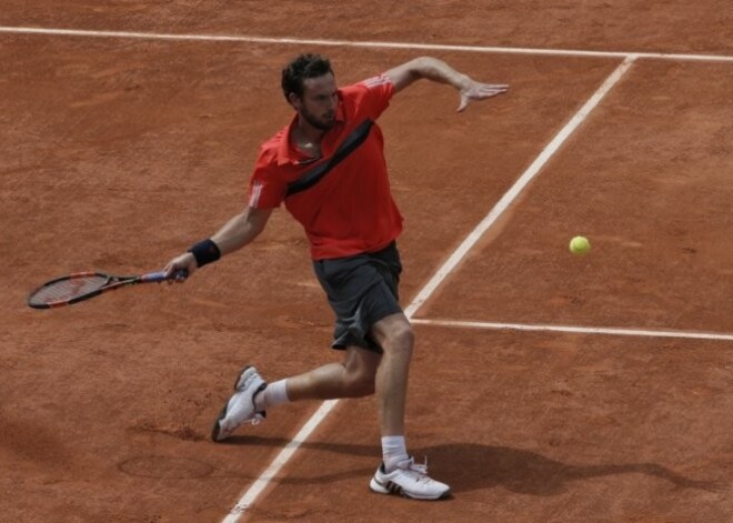 Ernests Gulbis uzvar labāko ukraini; rīt pret leģendāro Federeru