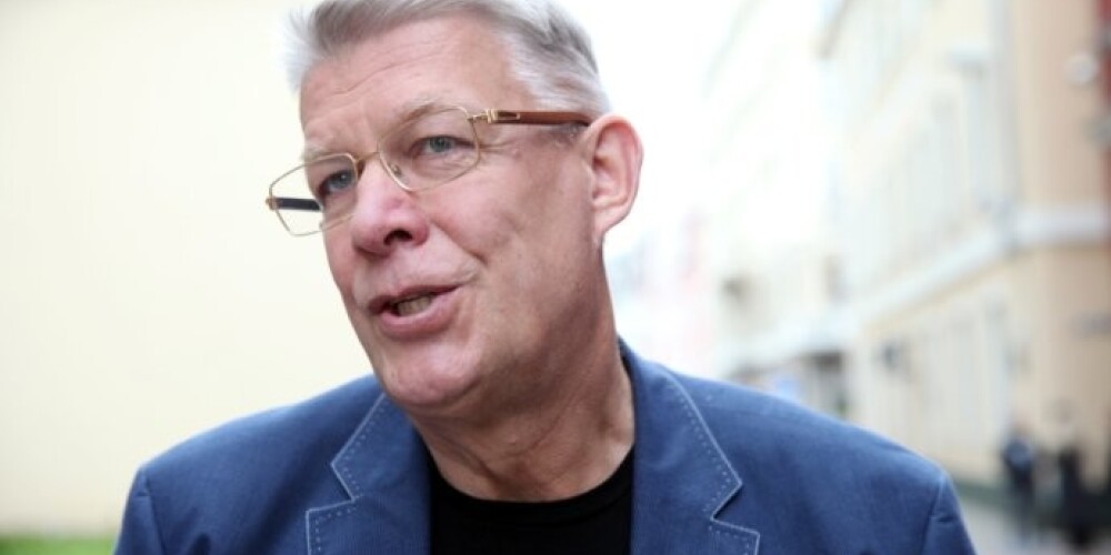 Cita starpā Valdis Zatlers uzskata, ka "perfektā prezidenta meklēšana ir neauglīga".