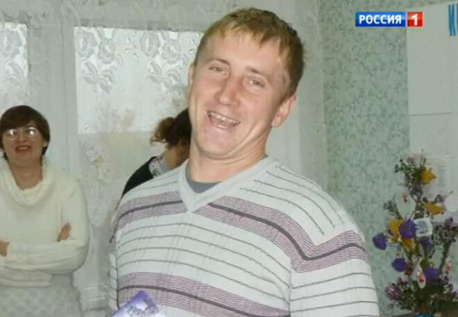 Учитель математики Олег стал отцом сына на тот момент 14-летней девочки, но сам этого не признал