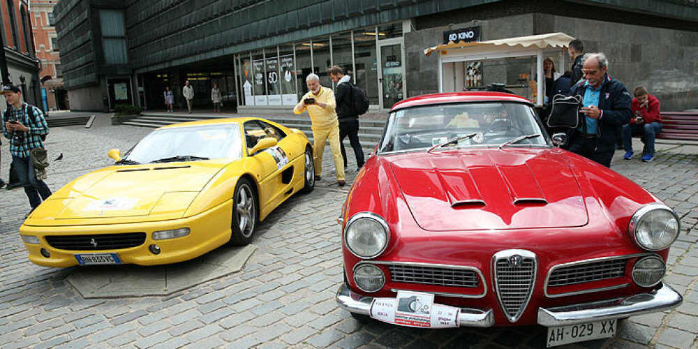 Rīgā ieradās kopumā 20 vēsturiskie automobiļi, kas ražoti no 1950. līdz 1970.gadam.