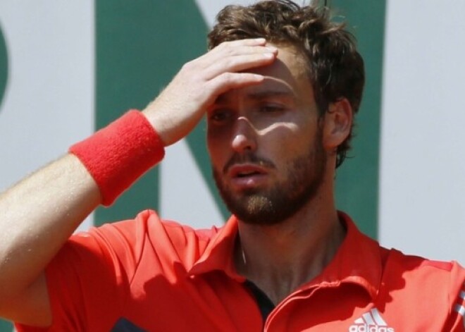 Ernests Gulbis jau Vimbldonas pirmajā kārtā zaudē Rosolam