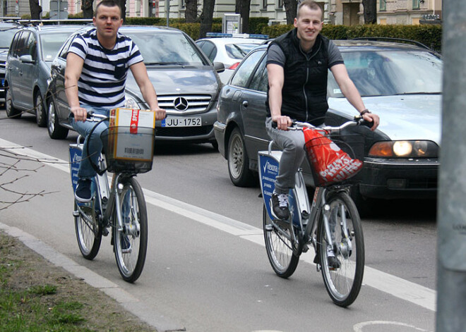 Vai velosipēdisti drīkst braukt pa ietvi?