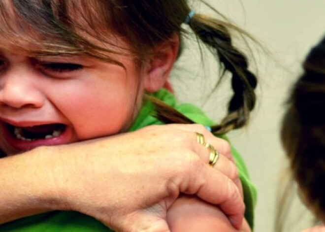 Vecākiem tas nav jāzina! Ko valdības nestāsta par bērnu vakcināciju?