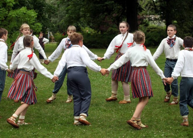 Dziesmu un deju svētku ielu koncerts Botāniskajā dārzā