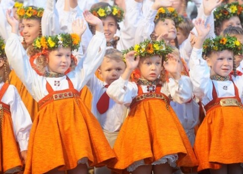 Исполнительный директор фестиваля Агра Берзиня заявила, что каждый участник должен гордиться тем, что попал на фестиваль