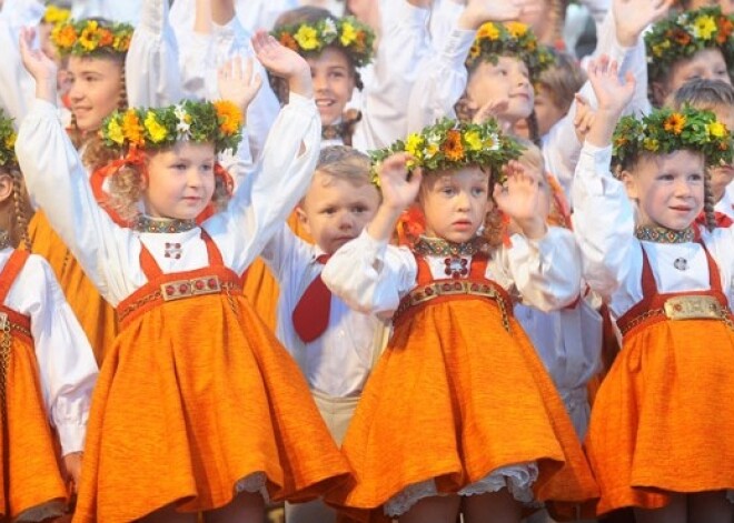 В Риге торжественно открылся школьный праздник песни и танца. ФОТО