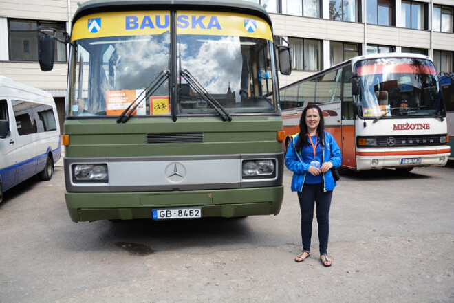 Bauskas novada koordinatore un Bauskas bērnu un jauniešu centra direktore Benita Svareniece uz svētkiem atvedusi 622 novada bērnus.