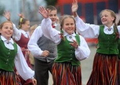 Шествие участников Праздника песни и танца официально отменено - на парад участники вышли добровольно
