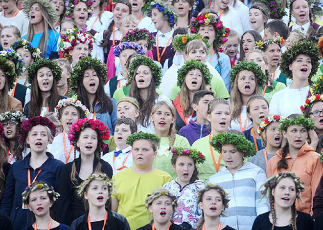 Krāšņi izskanējuši skolēnu dziesmu svētki. FOTO