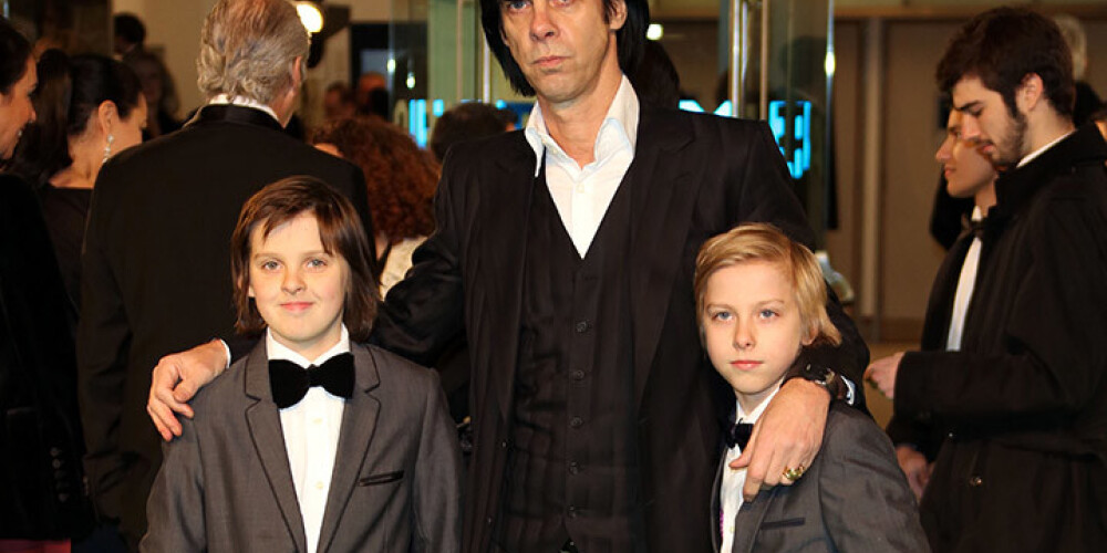 Niks Keivs ar saviem dvīņiem Ērlu un Artūru. Diemžēl Artūrs (no labās) tagad - 15 gadu vecumā - gāja bojā nelaimes gadījumā.