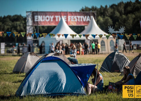 Pēdējais brīdis sākt kravāt ceļasomu uz Positivus festivālu – jau rīt, 16.jūlijā pirmos festivāla apmeklētājus sāks gaidīt telšu pilsētiņa.