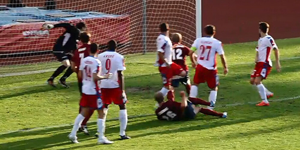 FK "Jelgava" futbolisti pēc spēles nosvin uzvaru.