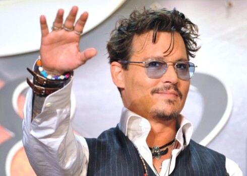 Депп планирует посетить свои новые владения только в конце июля