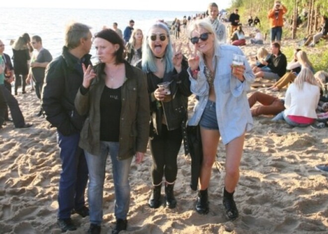 Pirmā „Positivus” festivāla diena noslēdzas ar „Placebo” uzstāšanos. FOTO